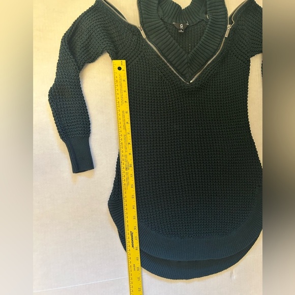 G by Guess Green Cold Shoulder Tunic Sweater V-Neck w/zipper accent Sz-XS.  N14 - Picture 8 of 10